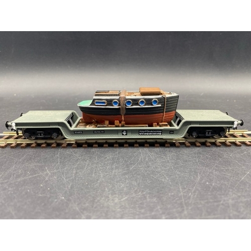 430 - 4 Boxed Bachmann Branchline 33-901C 45 ton bogie well wagon W41973 in BR grey
(700g)
Three with inte... 