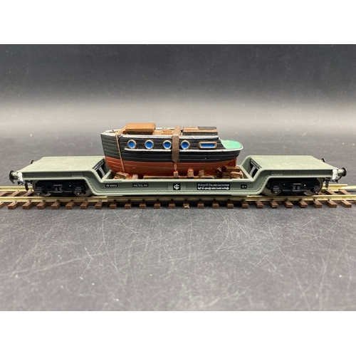 430 - 4 Boxed Bachmann Branchline 33-901C 45 ton bogie well wagon W41973 in BR grey
(700g)
Three with inte... 