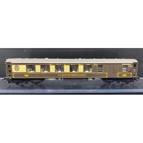 434 - Four Hornby Umber and Cream Pullman coaches each with different name/number
(1000g)
Includes; Ibis, ... 