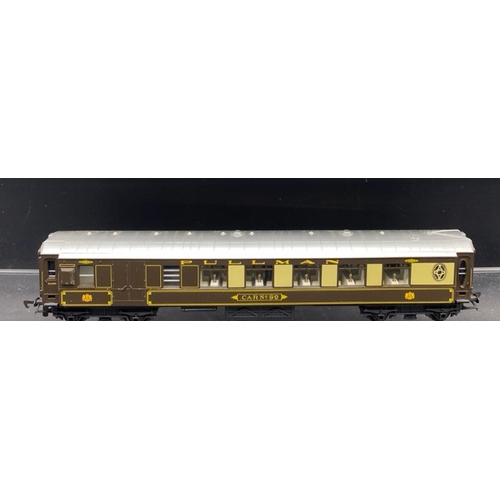 434 - Four Hornby Umber and Cream Pullman coaches each with different name/number
(1000g)
Includes; Ibis, ... 