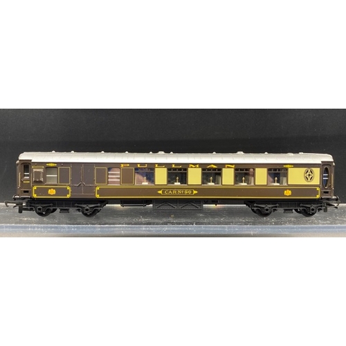 434 - Four Hornby Umber and Cream Pullman coaches each with different name/number
(1000g)
Includes; Ibis, ... 