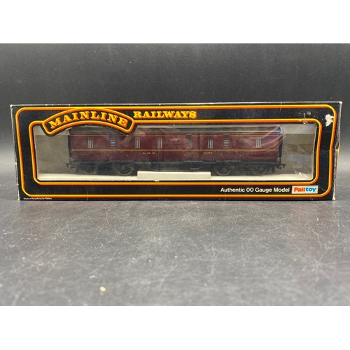 438 - Four Boxed OO Mainline Maroon Vans and Coach
(800g)
Mainline 37115 Ex-LMS 57' Composite Corridor M35... 