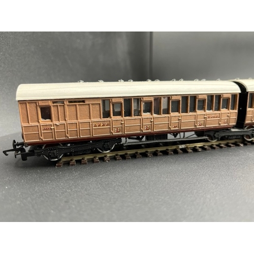 440 - Rake of 4 LNER teak Coaches 3rd class with Jacobs bogies, plastic Kit built 'Ready-to-Roll'
(600g)
N... 