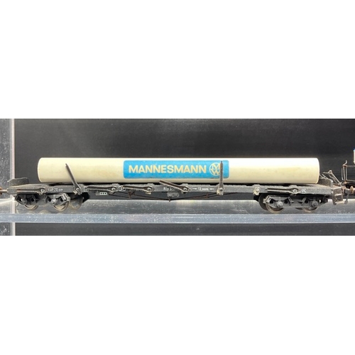 166 - 31 HO gauge Rolling stock from Fleischmann and Roco, including a two-bogie Crane
(3200g)
Interesting... 