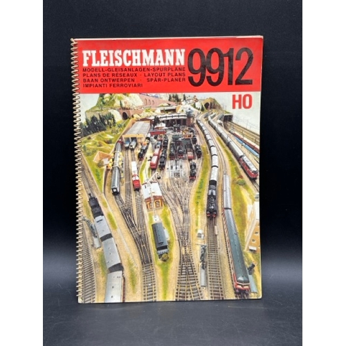 129 - HO Fleischmann Modellbahnen Tips manual, Layout Plans and ten catalogues spanning 1982 to 2003/04
(5... 