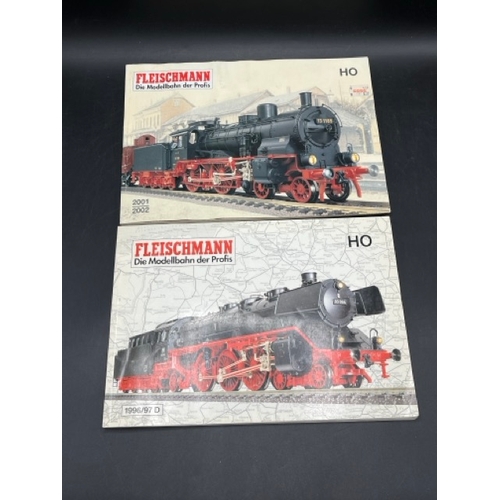 129 - HO Fleischmann Modellbahnen Tips manual, Layout Plans and ten catalogues spanning 1982 to 2003/04
(5... 