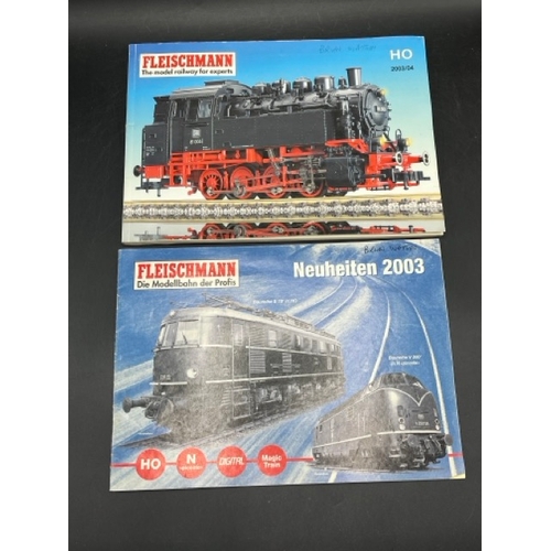 129 - HO Fleischmann Modellbahnen Tips manual, Layout Plans and ten catalogues spanning 1982 to 2003/04
(5... 