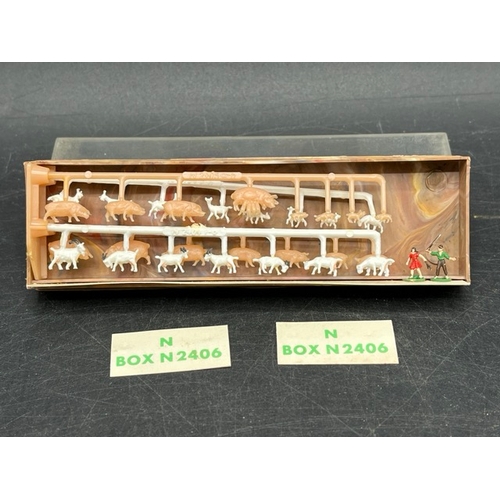 62 - N gauge Trackside Faller kits and un-used figures
(650g)
Faller N2143 Water Tower - sealed
Faller N2... 