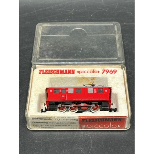 33 - Two N gauge Fleischmann piccolo cased Railcars - Tested Non Runners
(250g)
Fleischmann 7969 Class ET... 