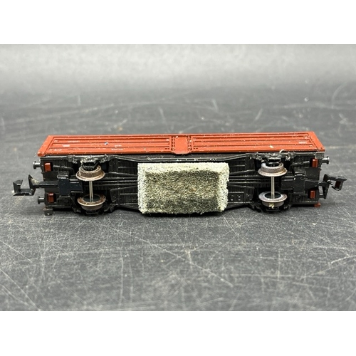 56 - 9 N gauge Rolling stock
(450g)
Includes;-
Roco 02335A Track cleaning wagon in DB brown with ROCO bra... 