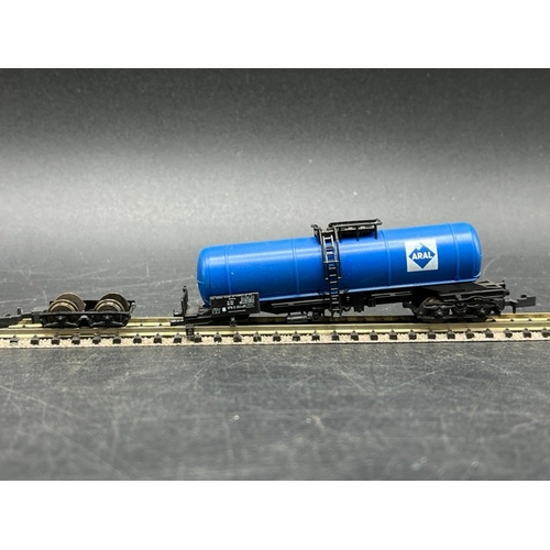 56 - 9 N gauge Rolling stock
(450g)
Includes;-
Roco 02335A Track cleaning wagon in DB brown with ROCO bra... 