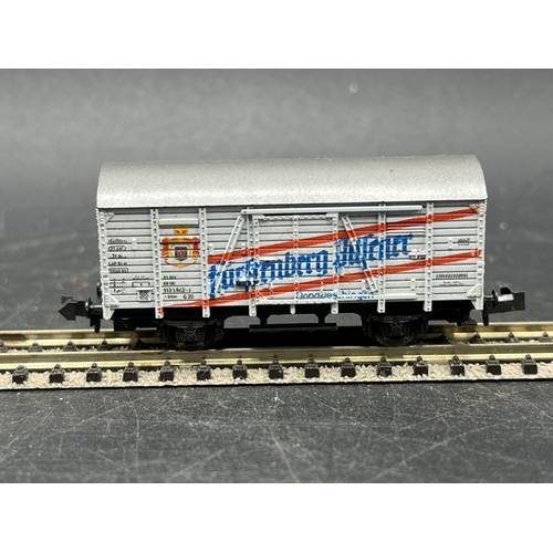 56 - 9 N gauge Rolling stock
(450g)
Includes;-
Roco 02335A Track cleaning wagon in DB brown with ROCO bra... 