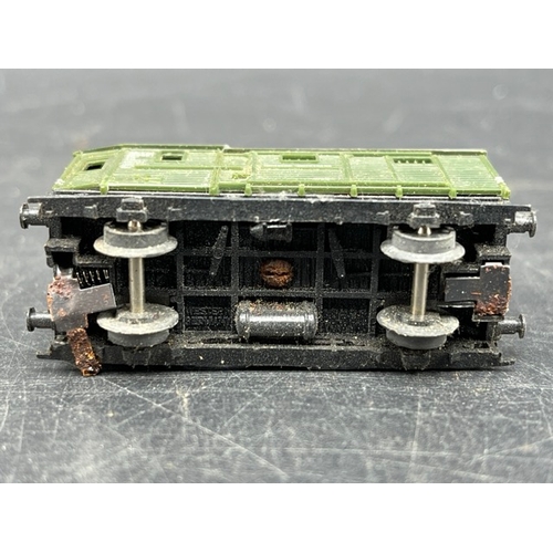 56 - 9 N gauge Rolling stock
(450g)
Includes;-
Roco 02335A Track cleaning wagon in DB brown with ROCO bra... 