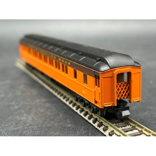 57 - 7 Rivarossi N gauge 'The Milwaukee Road' Orange/Brown livery cars/coaches
(550g)
Rivarossi Mail coac... 