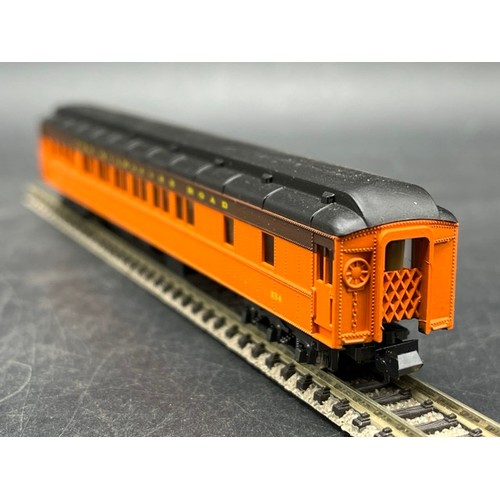 57 - 7 Rivarossi N gauge 'The Milwaukee Road' Orange/Brown livery cars/coaches
(550g)
Rivarossi Mail coac... 