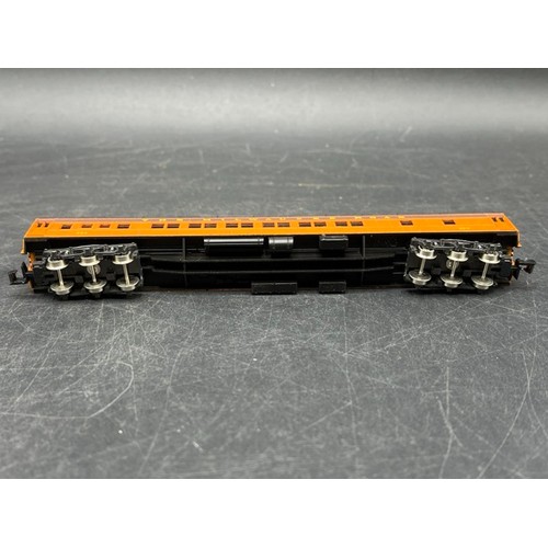 57 - 7 Rivarossi N gauge 'The Milwaukee Road' Orange/Brown livery cars/coaches
(550g)
Rivarossi Mail coac... 