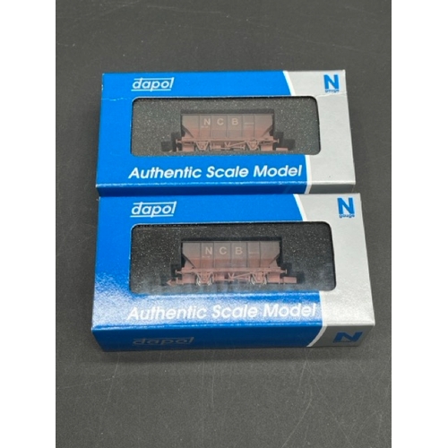 59 - 8 Dapol N Gauge cased NCB 21T Hopper wagons
(650g)
Appears 'As new' in cases
Dapol 2F-034-003 21-ton... 