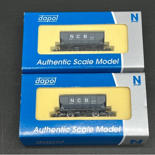 59 - 8 Dapol N Gauge cased NCB 21T Hopper wagons
(650g)
Appears 'As new' in cases
Dapol 2F-034-003 21-ton... 