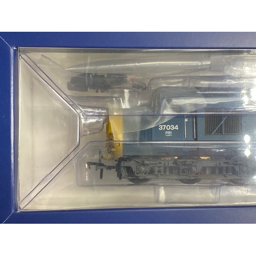 376 - Bachmann Branchline 32-781A Class 37/0 37034 in BR Blue with Split Head Code (weathered)
(800g)
From... 