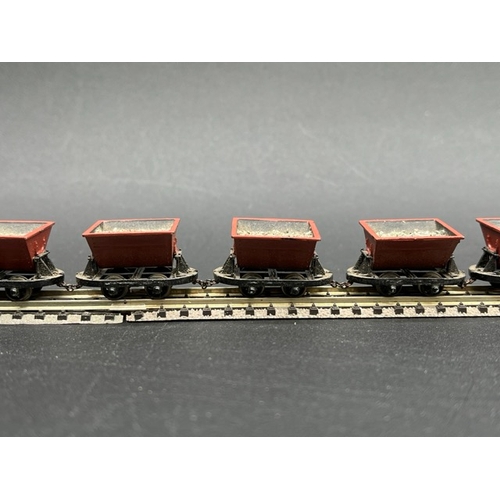 20 - Rake of 6 Skip wagons and Brake van for 9mm Narrow gauge, with 1 other skip wagon un-finished
(100g)... 