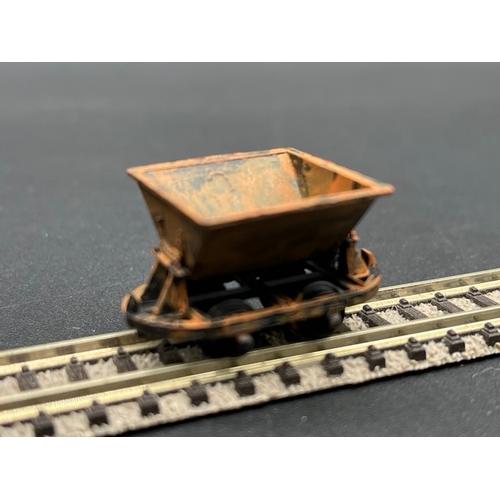 20 - Rake of 6 Skip wagons and Brake van for 9mm Narrow gauge, with 1 other skip wagon un-finished
(100g)... 