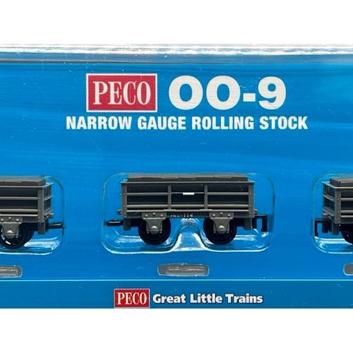 21 - 4 009 Narrow gauge Peco (3 pack) OO-9 2 ton Slate Wagon Festiniog Railway 'As New'
(450g)
Peco GR-32... 