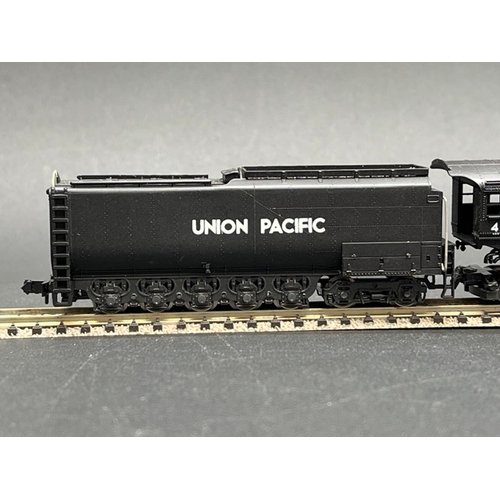 37 - N gauge Rivarossi 'Big Boy' locomotive with another, both Tested Runners
(450g)
Rivarossi 9157 Big B... 