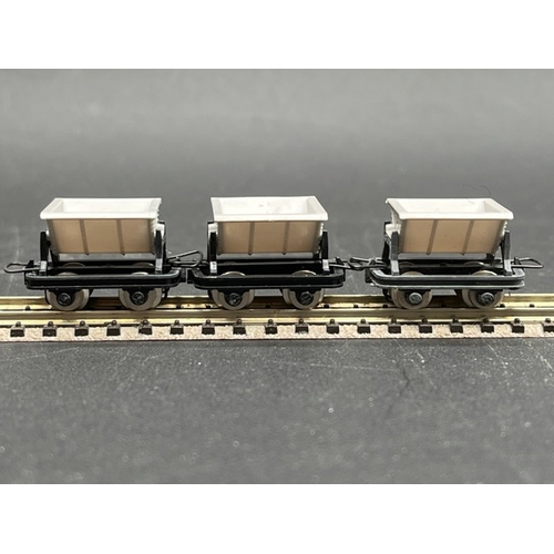 26 - 21 HOe Tipper/Box Wagons and Lumber Wagons
(350g)
Believed to be Roco (Lumber wagons w/load) and Min... 