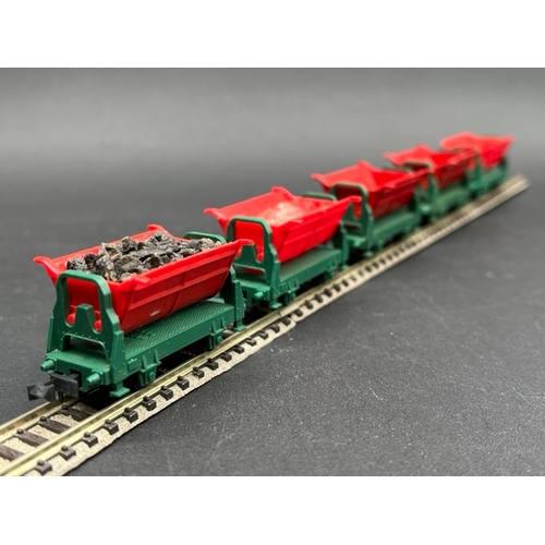 24 - 009 Narrow gauge rake of 5 Tipper wagons with untested Can Motor and chassis
(250g)
Also coal loads ... 