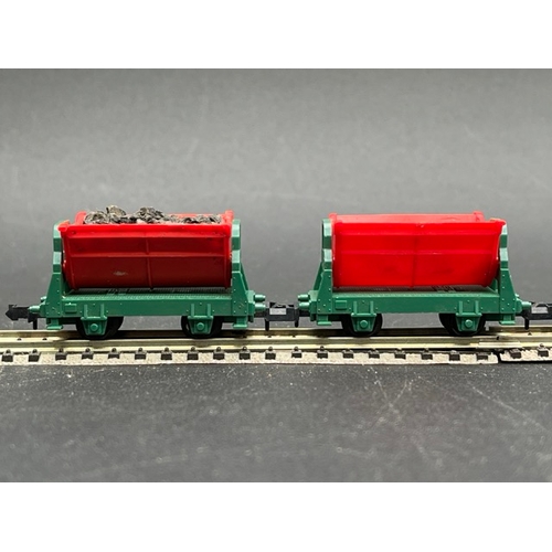 24 - 009 Narrow gauge rake of 5 Tipper wagons with untested Can Motor and chassis
(250g)
Also coal loads ... 