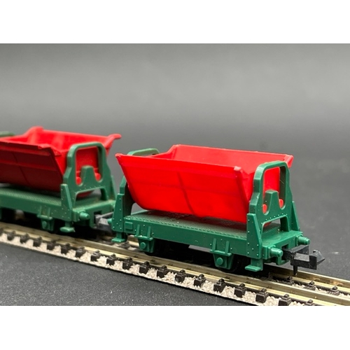 24 - 009 Narrow gauge rake of 5 Tipper wagons with untested Can Motor and chassis
(250g)
Also coal loads ... 