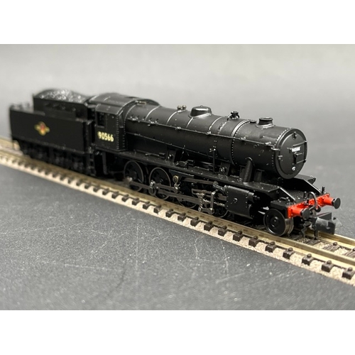 38 - 2 N gauge BR Late Crest Steam Locomotives both Tested Runners
(250g)
Graham Farish 372-426 Class WD ... 