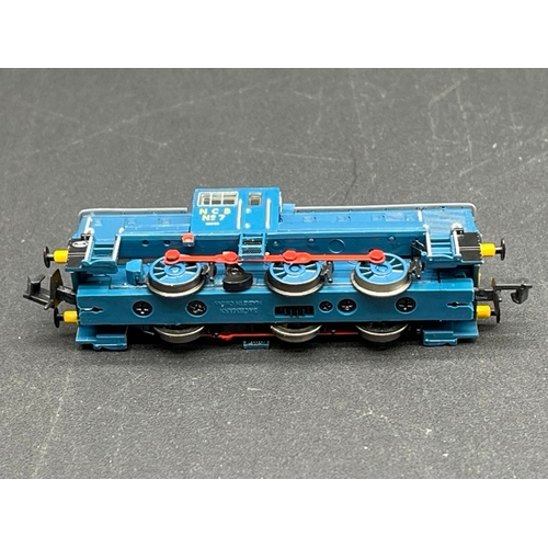 39 - Two N gauge Graham Farish NCB Locomotives - both Tested Runners
(250g)
Graham Farish 370-255 Class 1... 