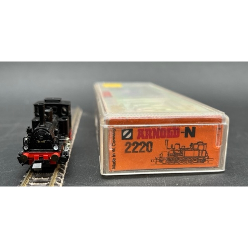 43 - Two N gauge German Steam Locomotives with 4 N gauge chassis' and motors
(400g)
Arnold 2220 Class BR ... 