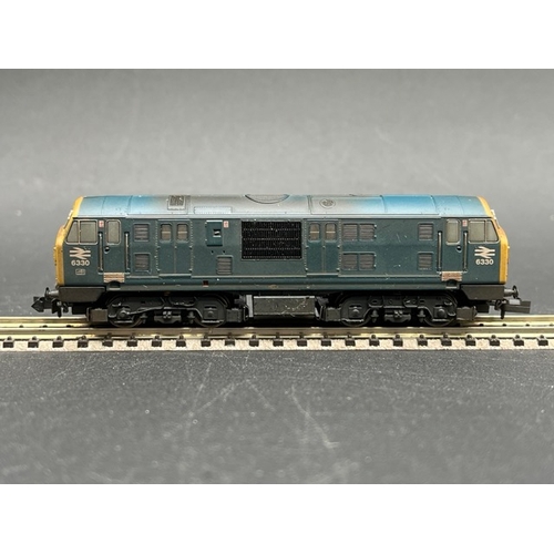 45 - Two N gauge Factory Weathered Diesel Locomotives - Tested Runners
(300g)
Dapol N 2D-012-012 BR 6330 ... 