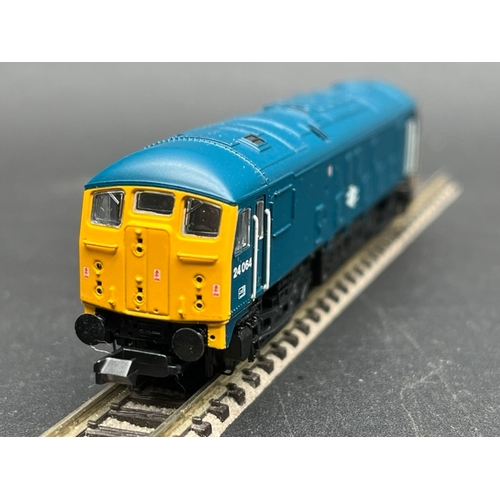 46 - Two N gauge BR Blue Diesel Locomotives - Tested Runners
(300g)
Graham Farish 372-975A Class 24/0 240... 