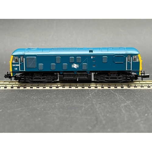 46 - Two N gauge BR Blue Diesel Locomotives - Tested Runners
(300g)
Graham Farish 372-975A Class 24/0 240... 