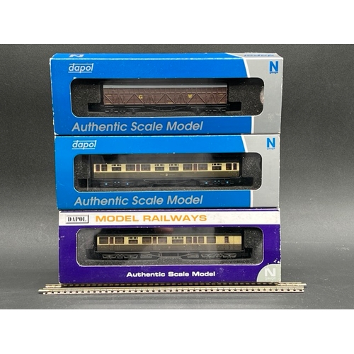 53 - 11 N gauge boxed coaches from Graham Farish and Dapol
(1100g)
Graham Farish 374-912 Pack of three SE... 