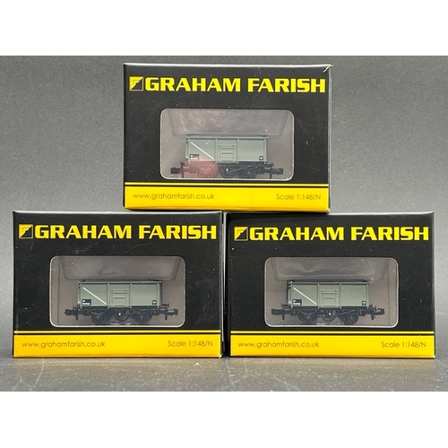 54 - 19 N gauge Boxed Wagons, Vans, Tankers from Graham Farish, Dapol and EFE Rail
(1200g)
Graham Farish ... 