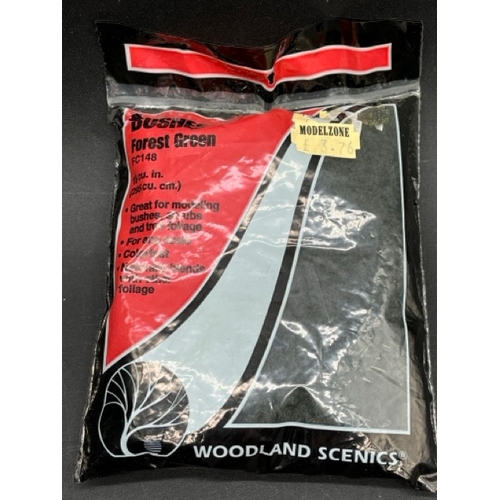 122 - Scenic modeling items suitable for N/OO/HO gauge, some previously opened/used
(800g)
includes:-
Hedg... 