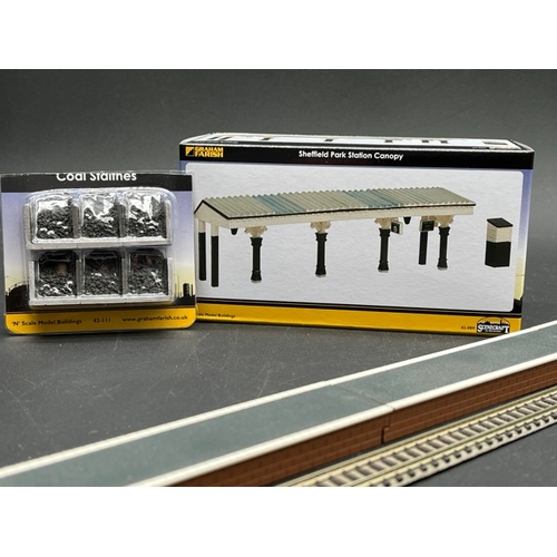 64 - N gauge Trackside Buildings, Signals and other British scenic items
(2200g)
Dapol 2L-001-003 Signal ... 