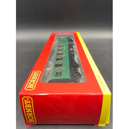 444 - Three 'As New' boxed Hornby Southern Railway green coaches
(700g)
Hornby R4336C Southern Railway gre... 