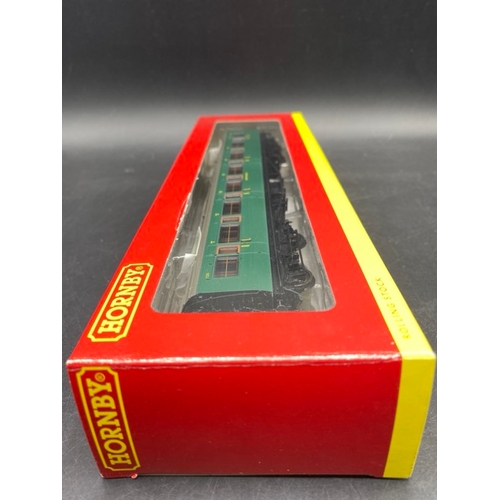 444 - Three 'As New' boxed Hornby Southern Railway green coaches
(700g)
Hornby R4336C Southern Railway gre... 