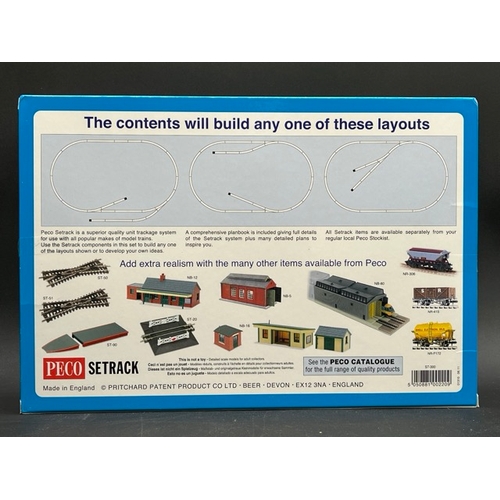 63 - N gauge - As New Peco Setrack Starter Track Set ST300 with 5 pre-displayed Graham Farish Scenecraft ... 