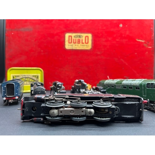 92 - Possibly a Hornby Dublo Dealers Box in stunning aged Red, with Spares/Repair Dublo locos as shown
(7... 