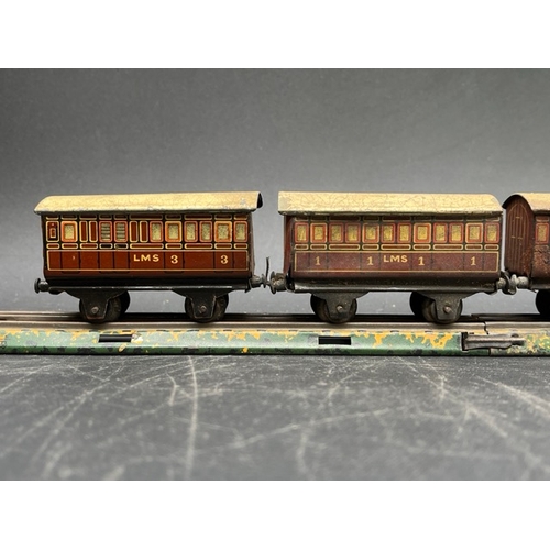 79 - Pre-war Bing gauge OO 3-rail electric railway to including LMS 2-4-0 and Great Western 2-4-0 Locomot... 