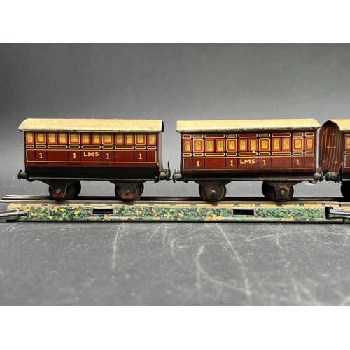 79 - Pre-war Bing gauge OO 3-rail electric railway to including LMS 2-4-0 and Great Western 2-4-0 Locomot... 