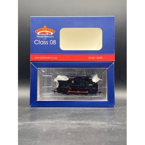 18 - Bachmann Branchline 32-114A Class 08 Shunter 13050 in BR Black with Early Emblem
(400g)
Boxed and ap... 