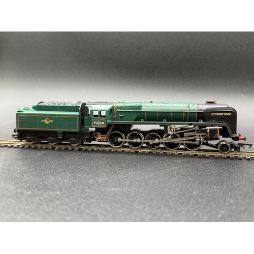 45 - Hornby R065 Class 9F 2-10-0 92220 