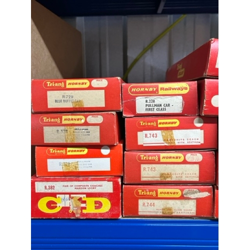 170 - 30 Empty OO Hornby and Triang Model Railway boxes
(2600g)
Includes six locomotives, two Hornby locos... 